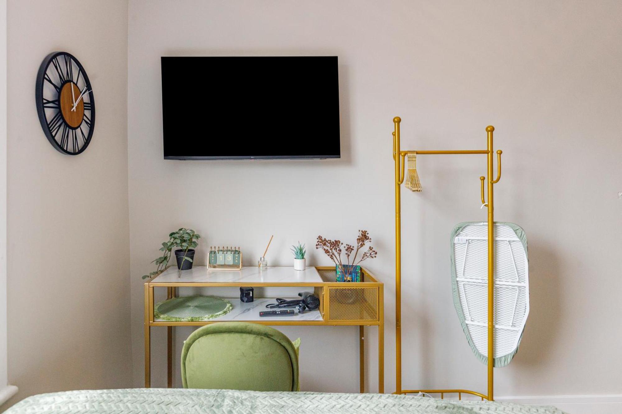 Urban Oasis Modern Minimalist Appartamento *
